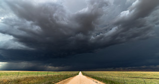 Hit-and-miss thunderstorm risk on the Prairies, most areas remain bone-dry