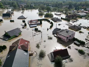 Central European floods leave trail of devastation; new areas to evacuate