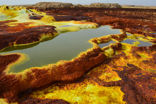 GettyImages-acid lakes in danakil