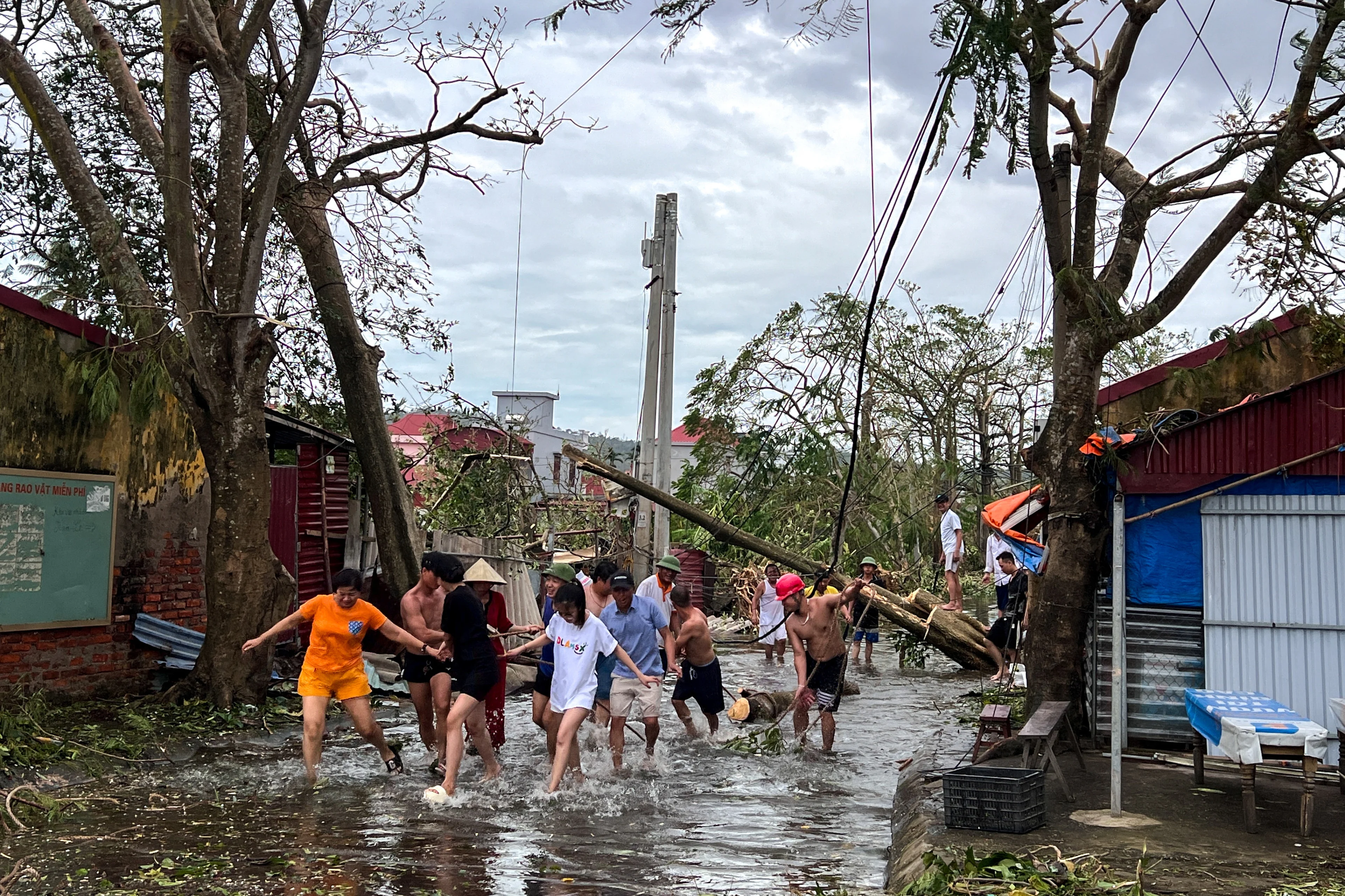 Reuters - WEATHER-VIETNAM - Typhoon Yagi2