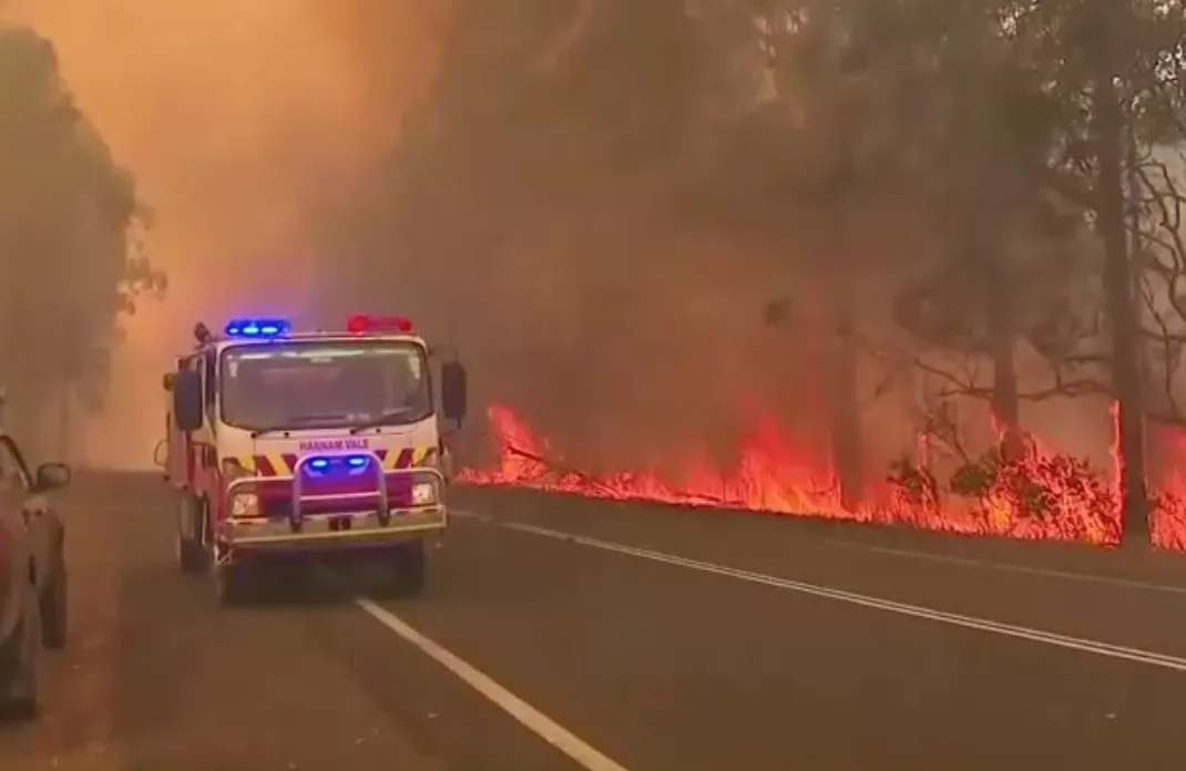 'Leave now': Australians urged to flee as 'catastrophic' fires loom