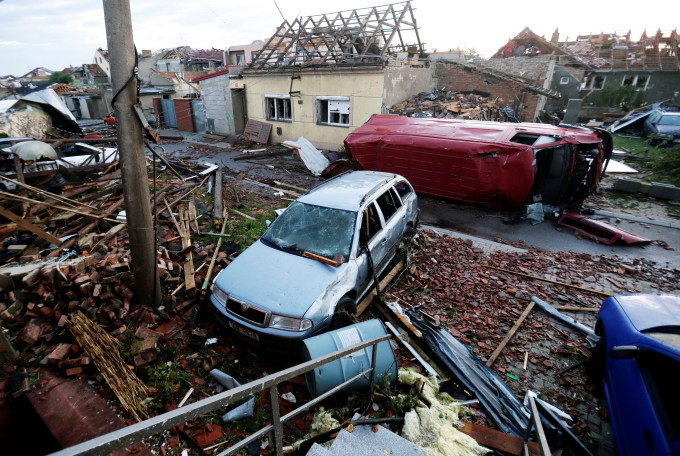 The Weather Network - Rare tornado, storms rip through ...