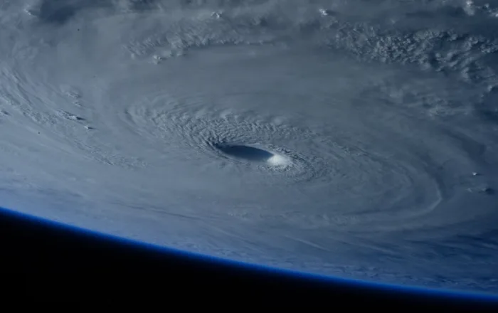 Une tempête tropicale prend une trajectoire complètement inusitée