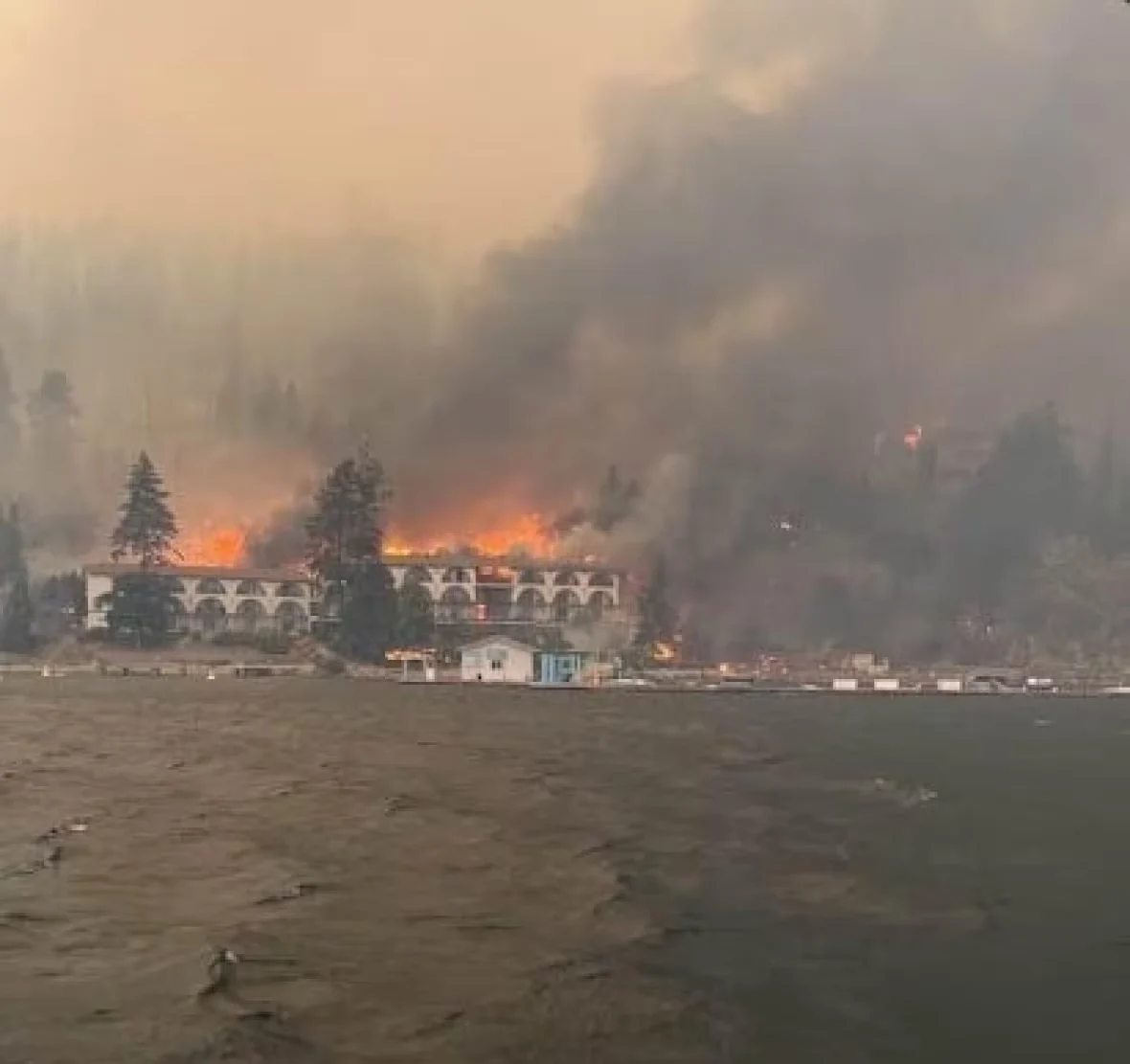 okanagan-lake-resort/Les York via CBC