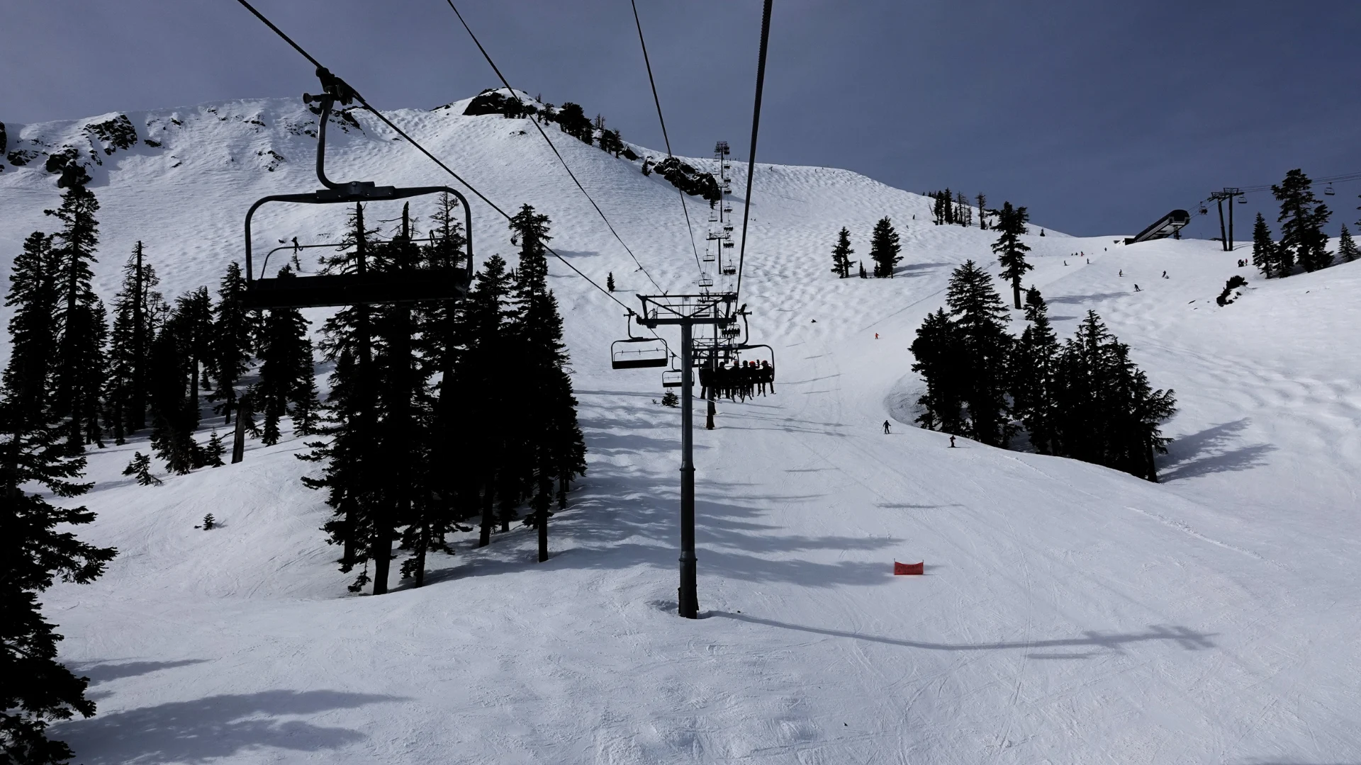 Major avalanche at California ski resort leaves 1 dead, 1 injured