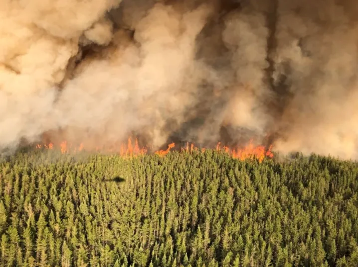 One firefighter dies as more than 100 wildfires burn across NW Ontario