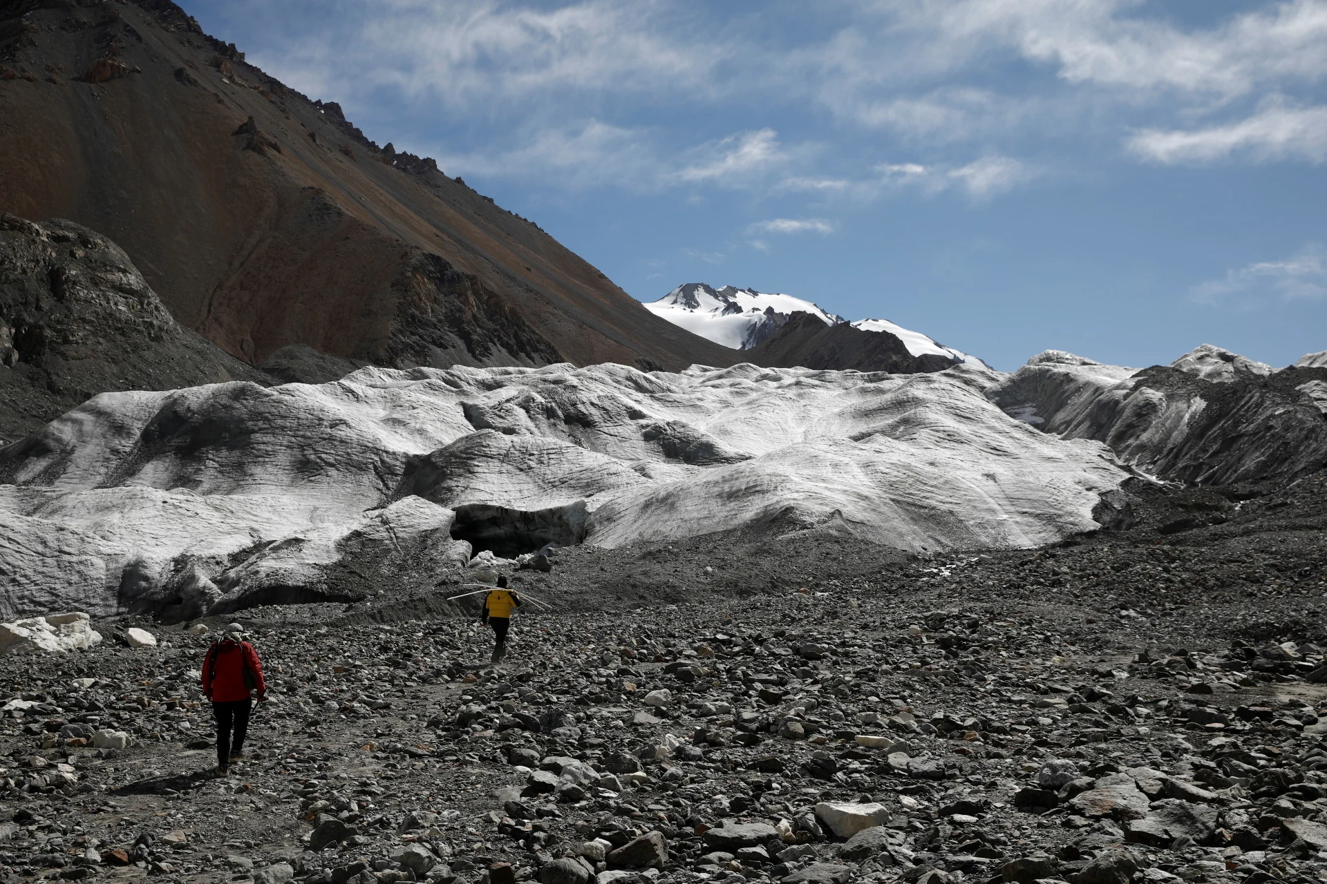 REUTERS melting glacier in china