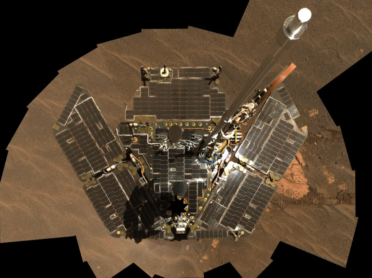 Opportunity Self-Portrait: Opportunity used its panoramic camera to take the images combined into this mosaic view of the rover.  Image Credit: NASA/JPL-Caltech/Cornell