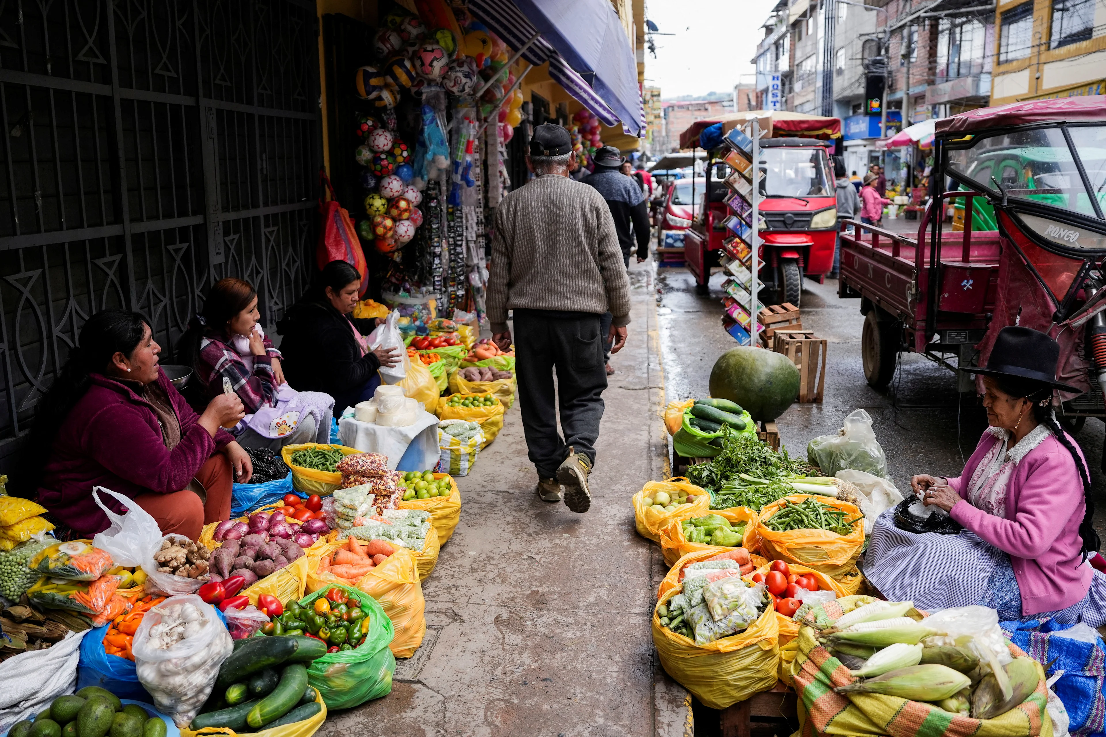 Huaraz, Peru, Market, Vendors, Climate, Flooding, REUTERS/Angela Ponce.