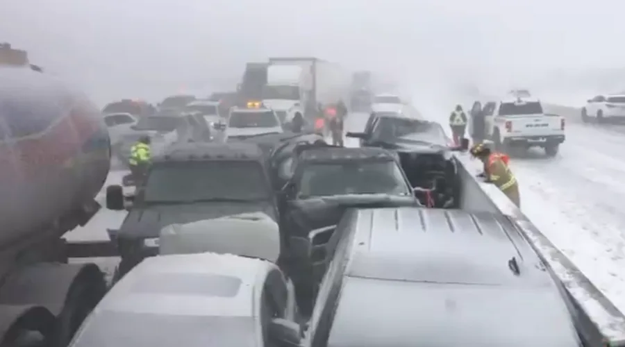 Hwy. 400 reopens following massive pileup near Barrie, Ont.
