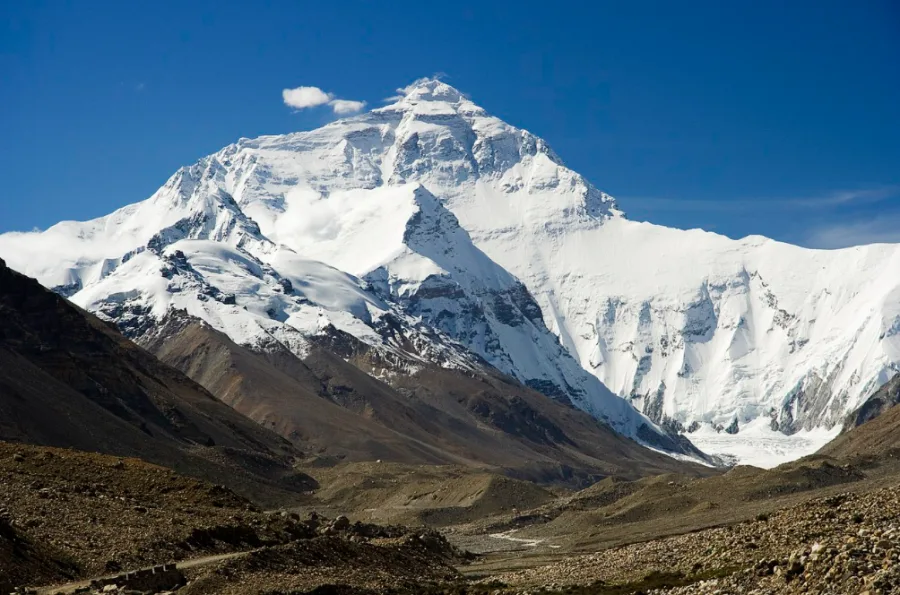 mount everest credit: wikimedia commons