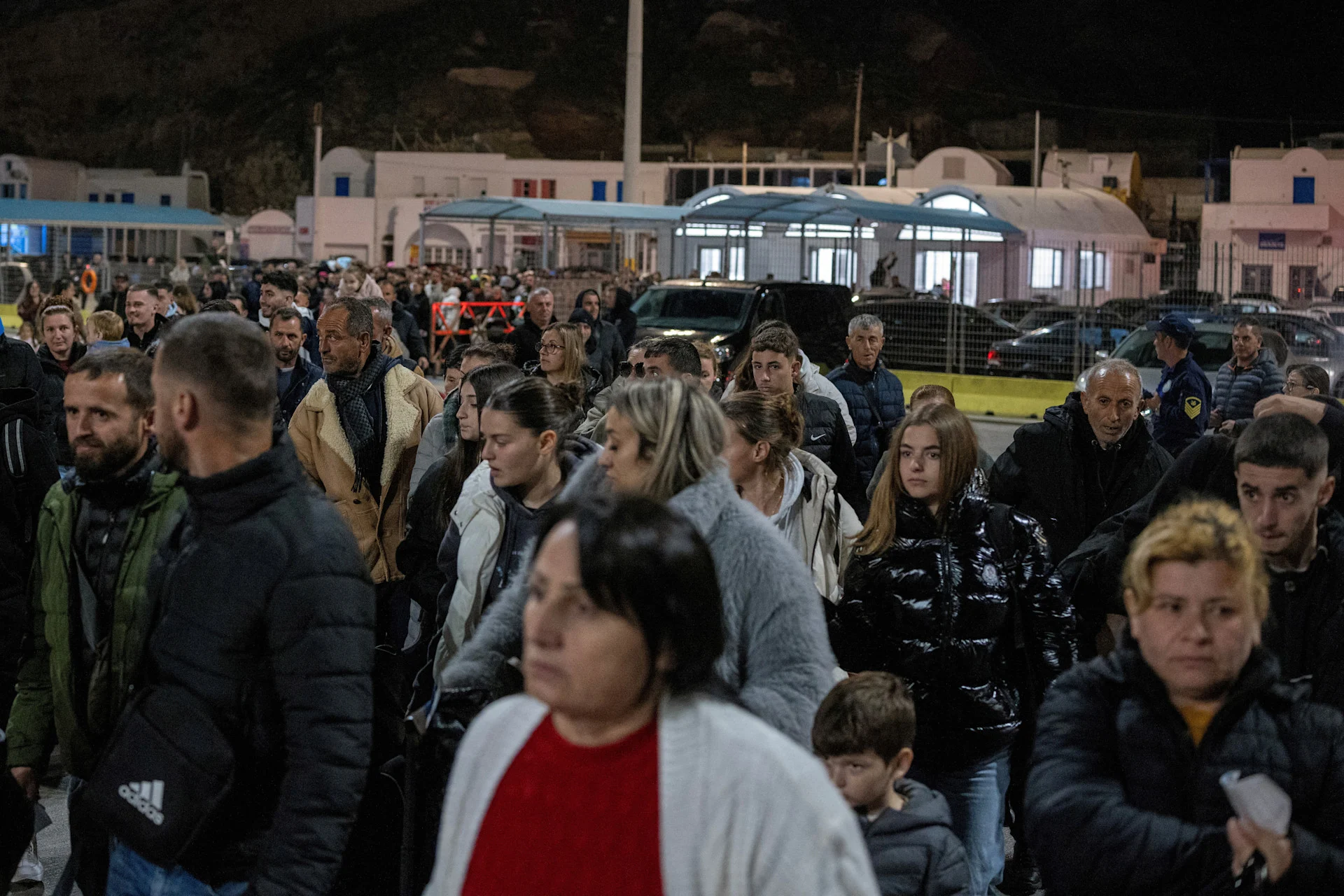 Hundreds flee Santorini as quakes disrupt life