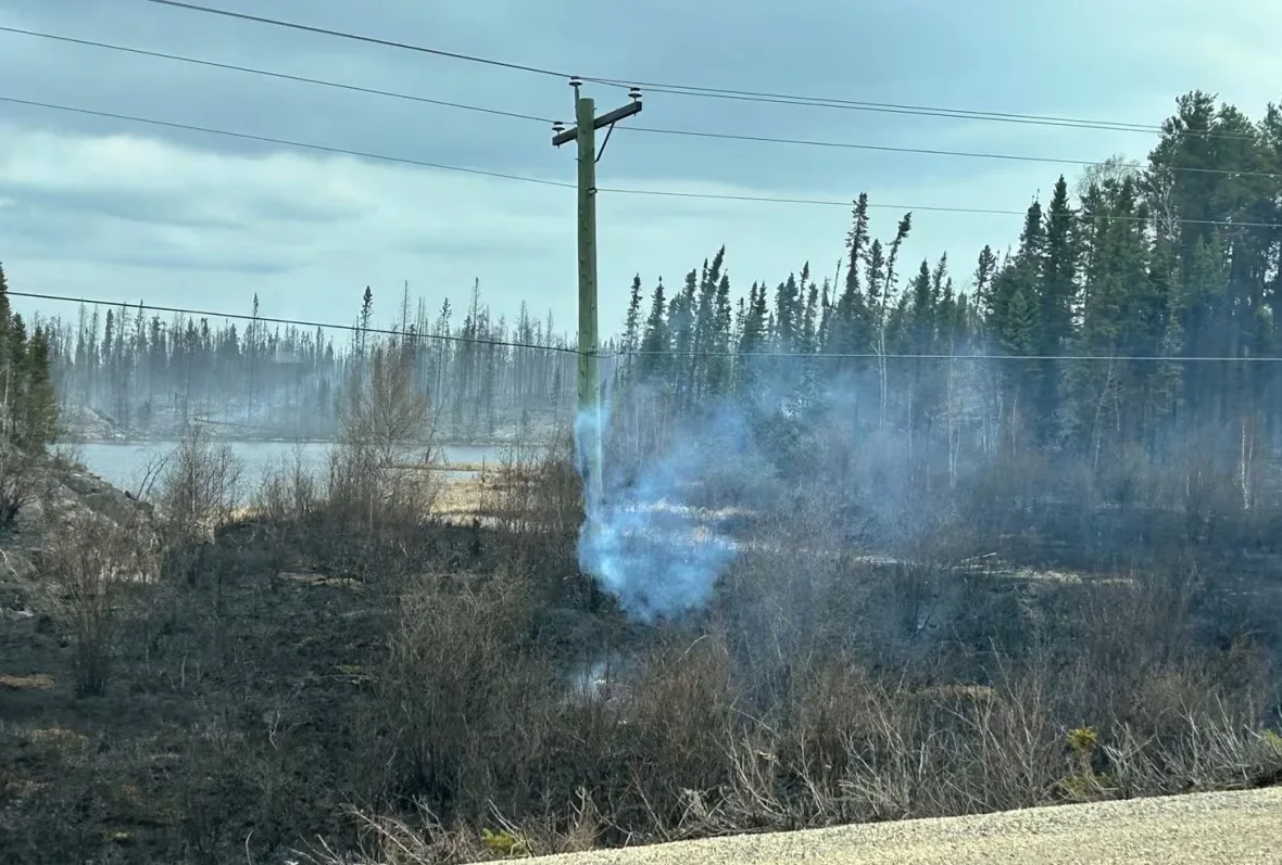 manitoba-hydro-pole-fire/Manitoba Hydro via CBC