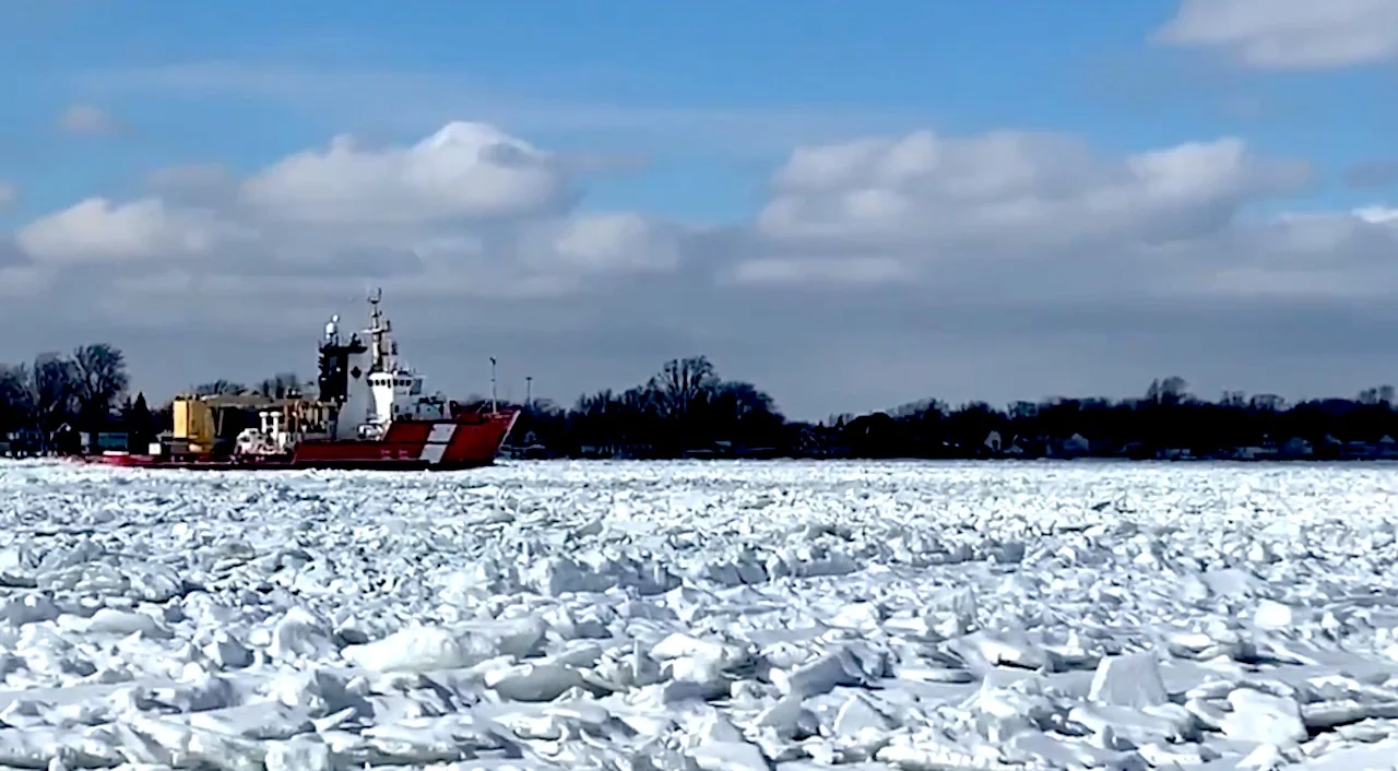 St.Clair River ice jam/Mark Robinson