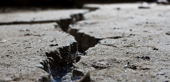 California earthquake crack becomes huge tourist attraction