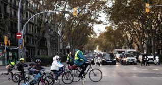 Barcelona's bike bus scheme for kids encourages green transport habits