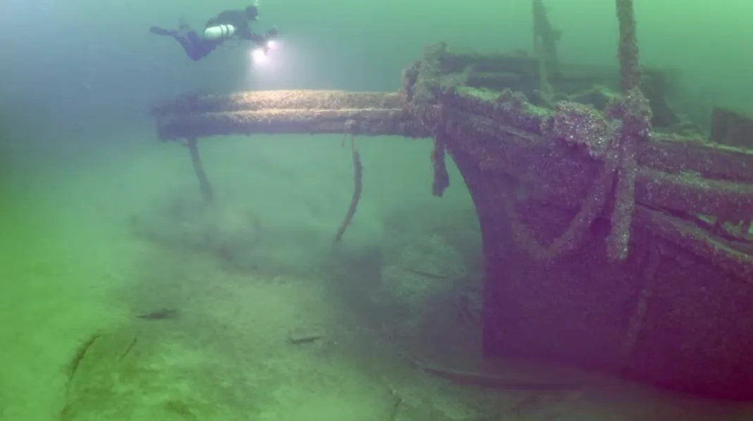 CBC: Canadian cave diver Jill Heinerth, shown at the wreck of the Oliver Mowat in Lake Ontario, takes images of the mussel-encrusted bowsprit of the vessel. (Kayla Martin)