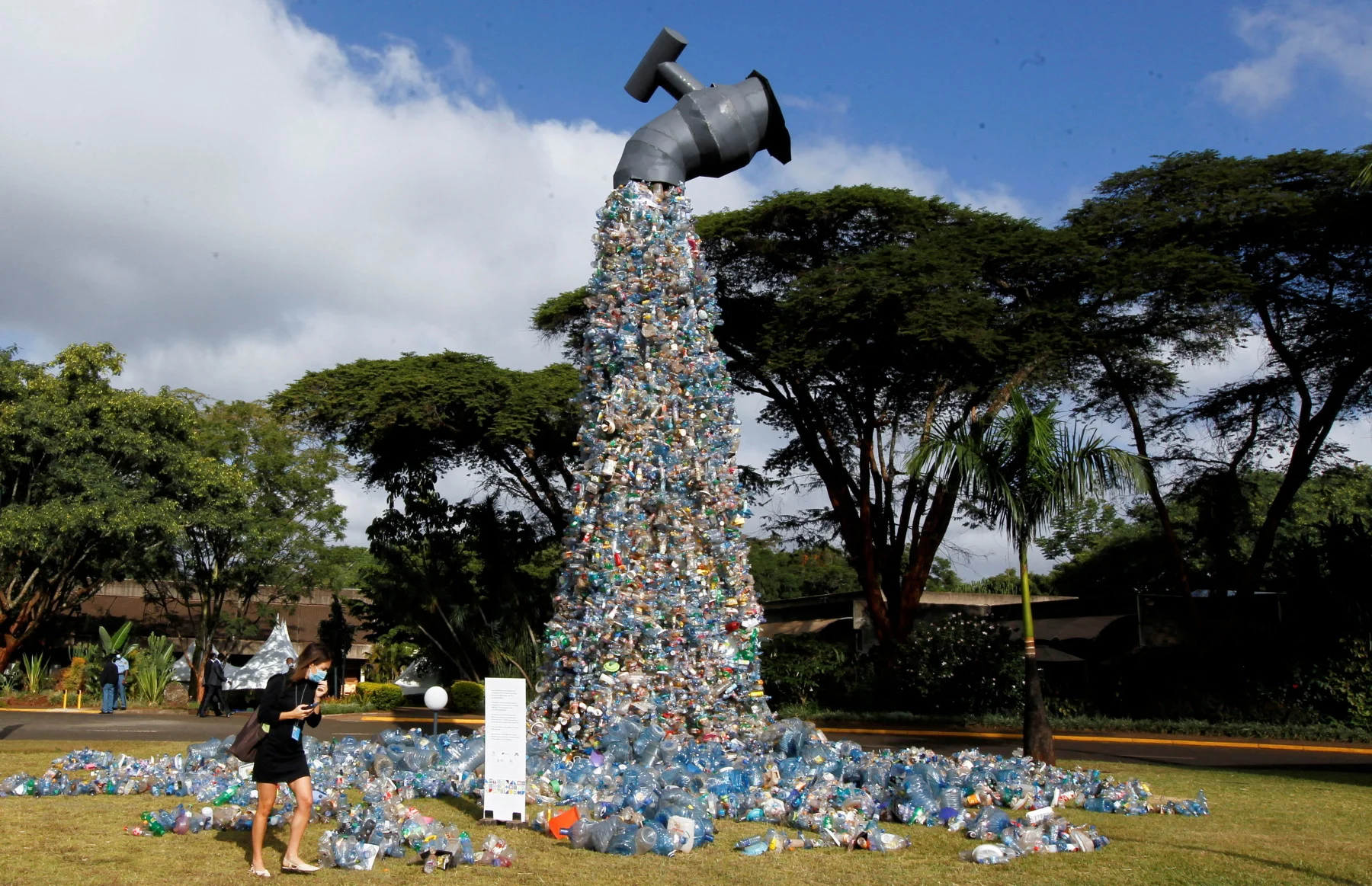 plastic pollution (REUTERS/Monicah Mwangi/File Photo)