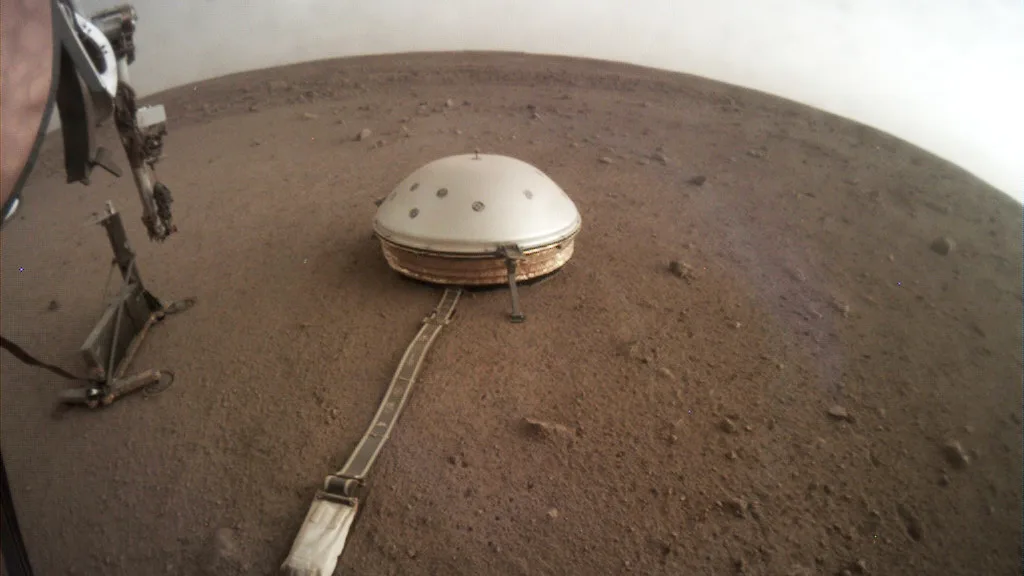 NASA lander may have felt its first marsquake. Listen here!