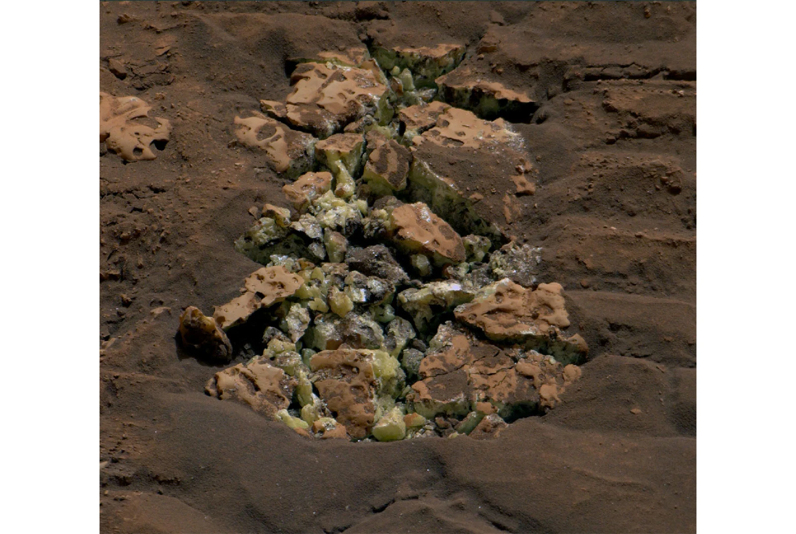 Curiosity-elemental-sulfur-rock