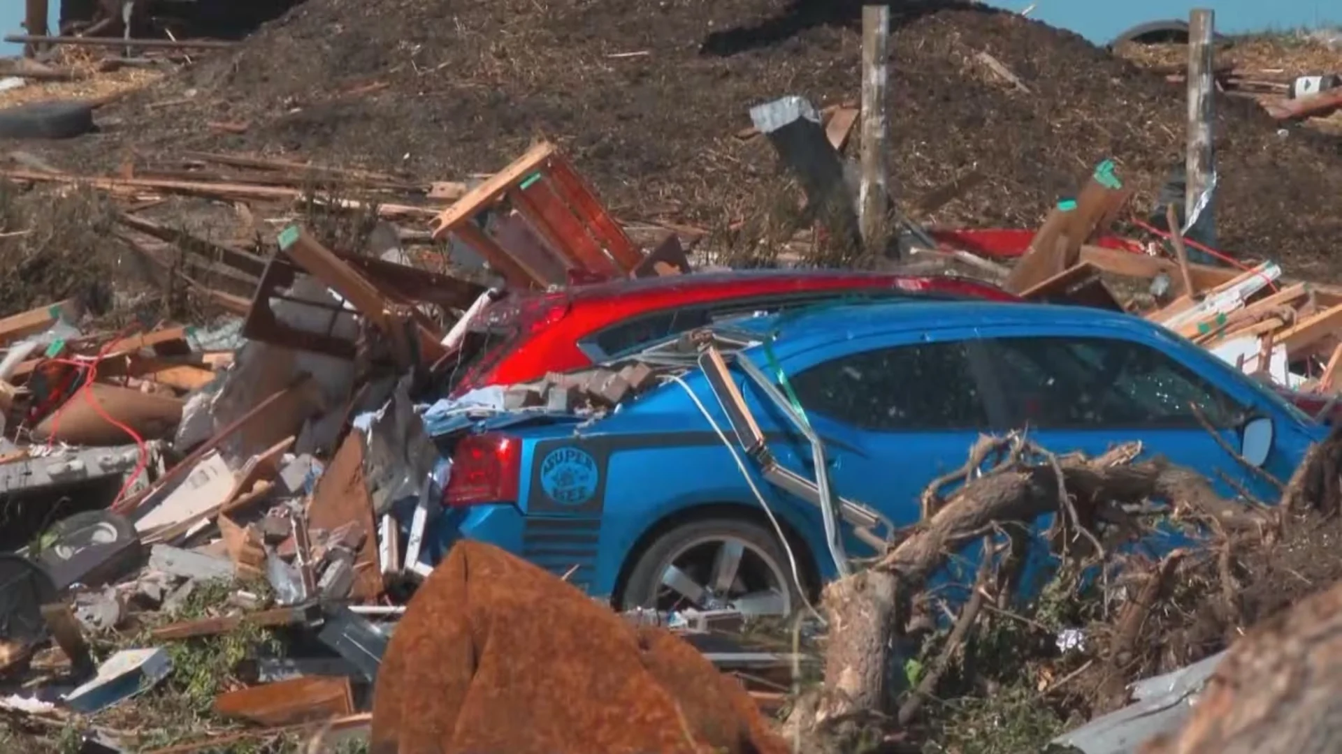 tornado-damage-car-debris