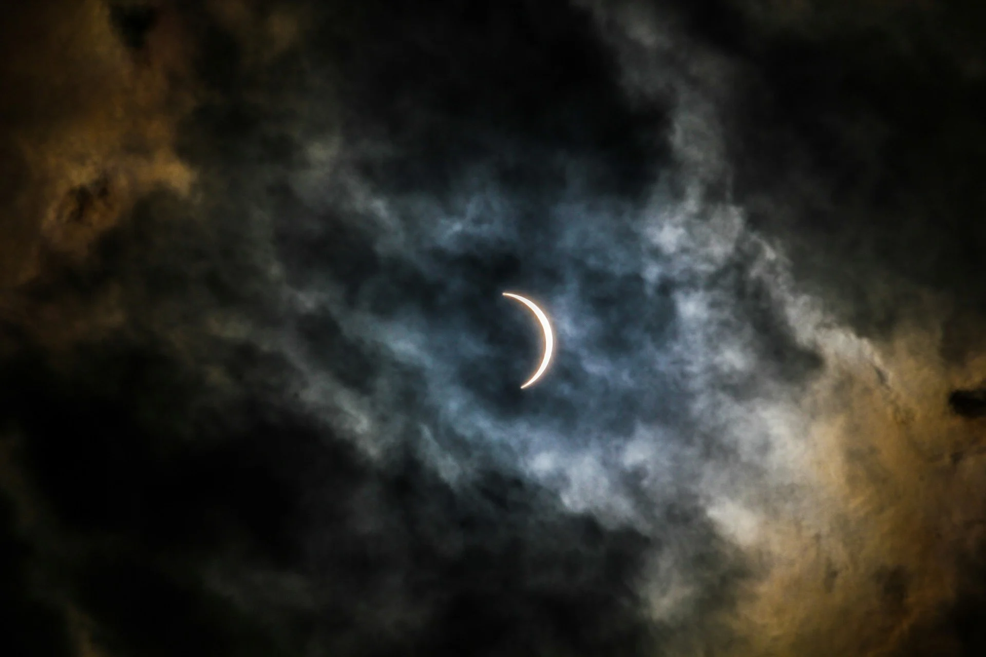 eclipse nuages cloudy