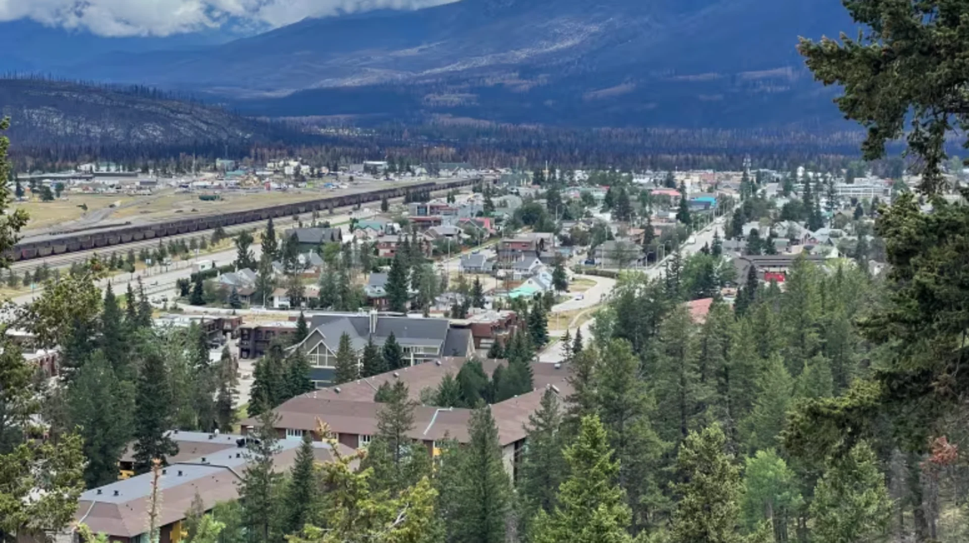 Welcoming tourists back to Jasper a delicate balance, mayor says