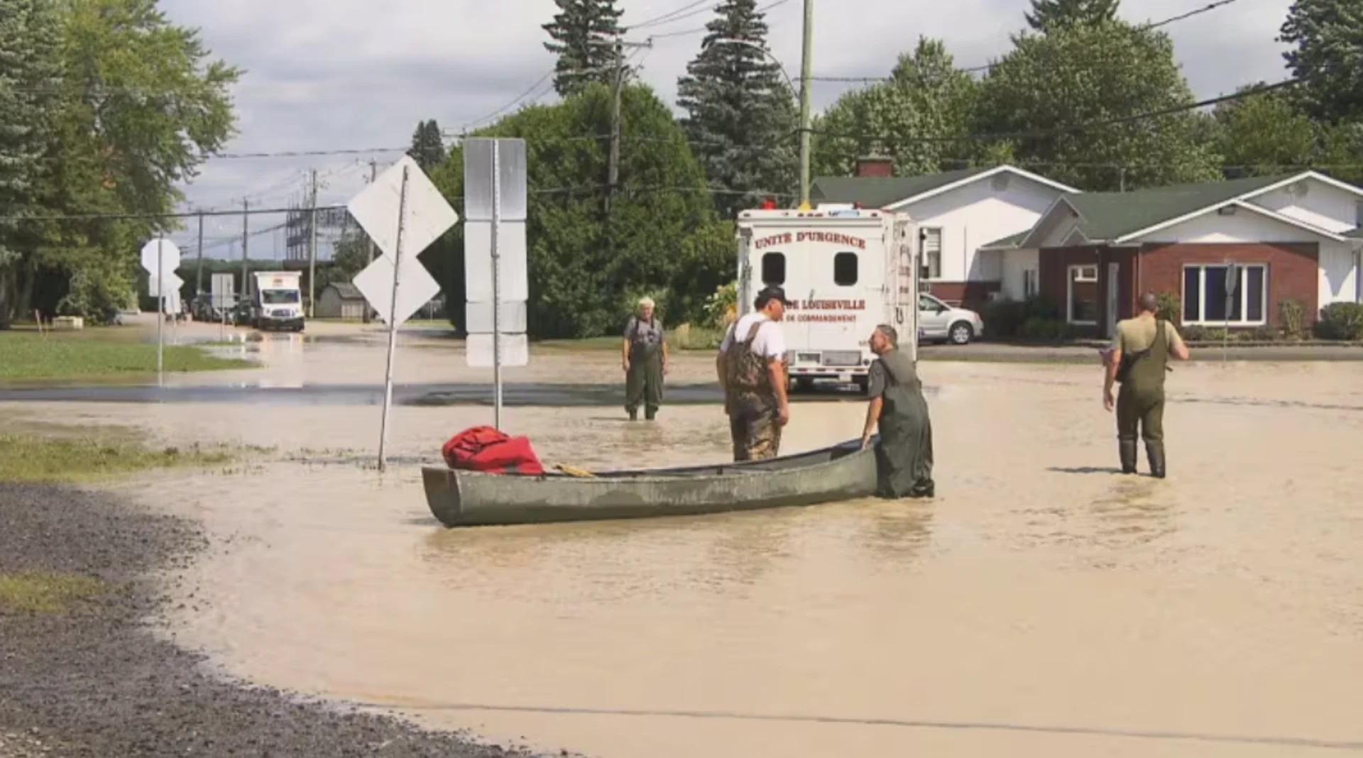 Cut off from drinking water and roads, Que. towns face post-flood cleanup