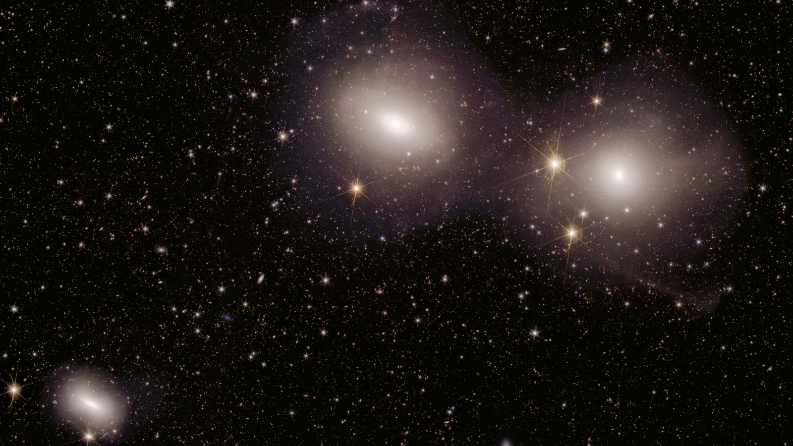 Euclid's new image of the Dorado group of galaxies crop