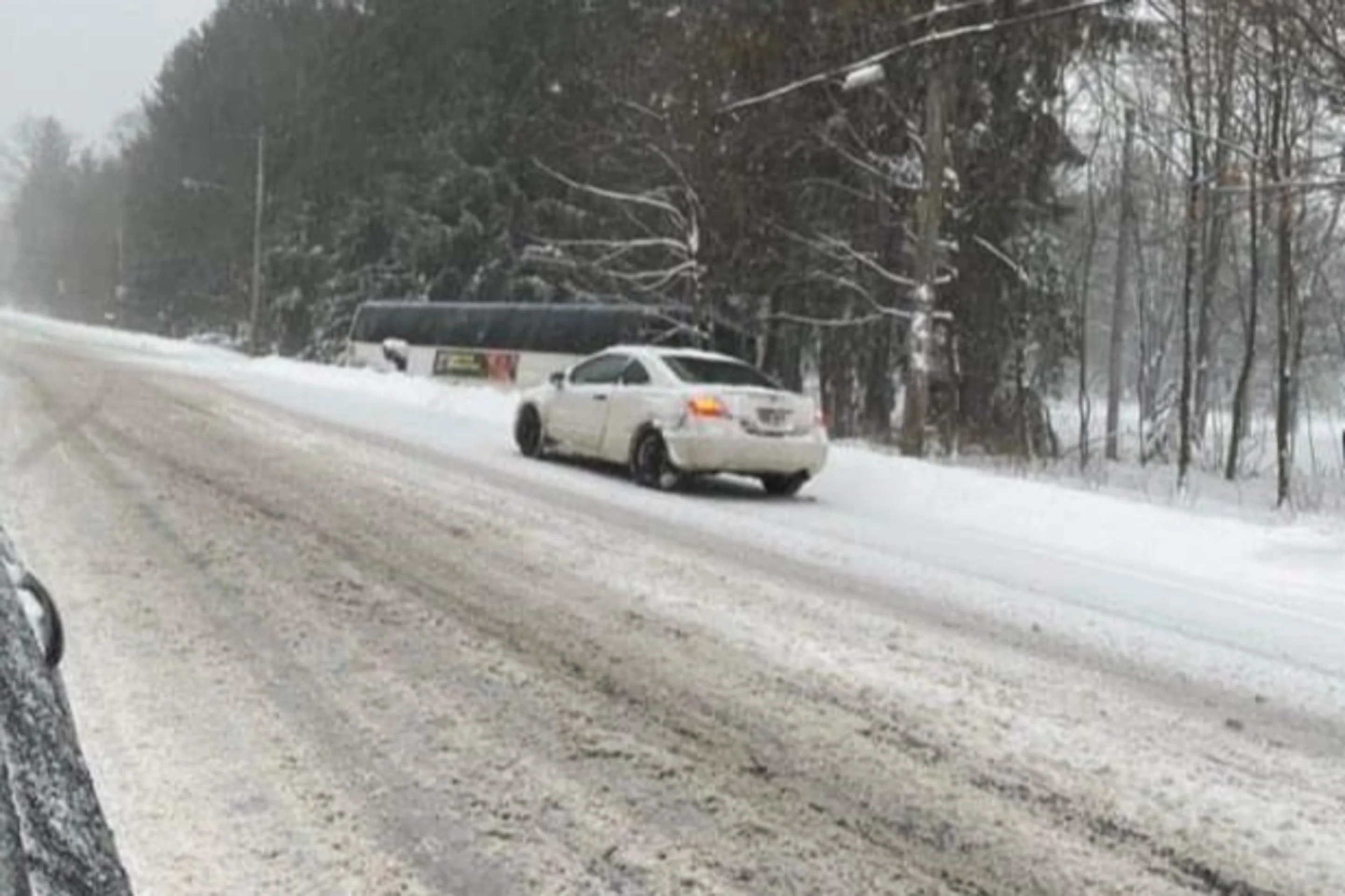 Neige : pannes de courant et sorties de route