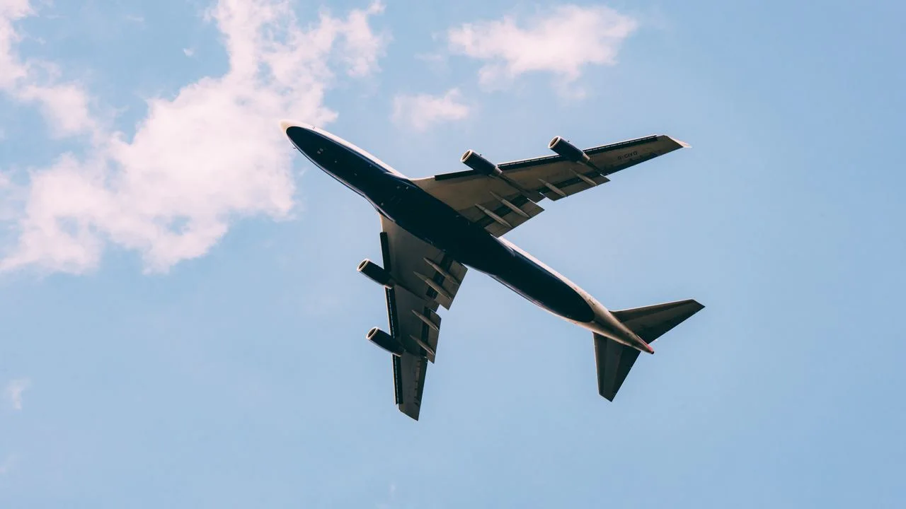 Pourquoi les avions sont-ils blancs ?