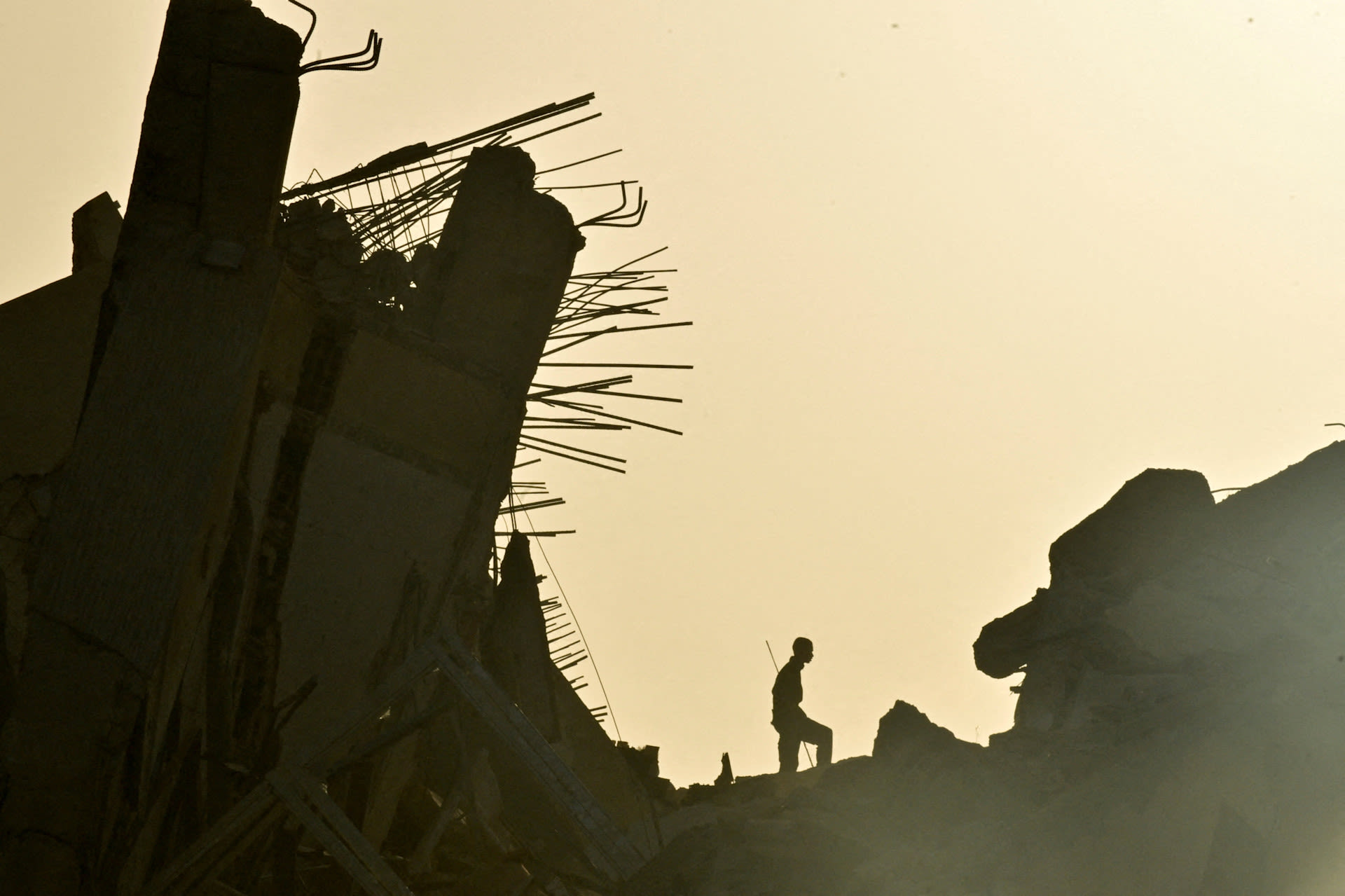 Venezuela races to rescue hundreds after major twin earthquakes