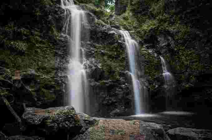 Unsplash/Creative Commons. Hawaii waterfall