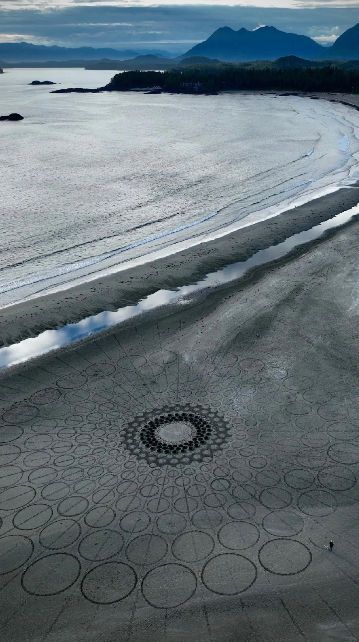 jim-denevan-art-installation-03/Brighton Denevan via CBC