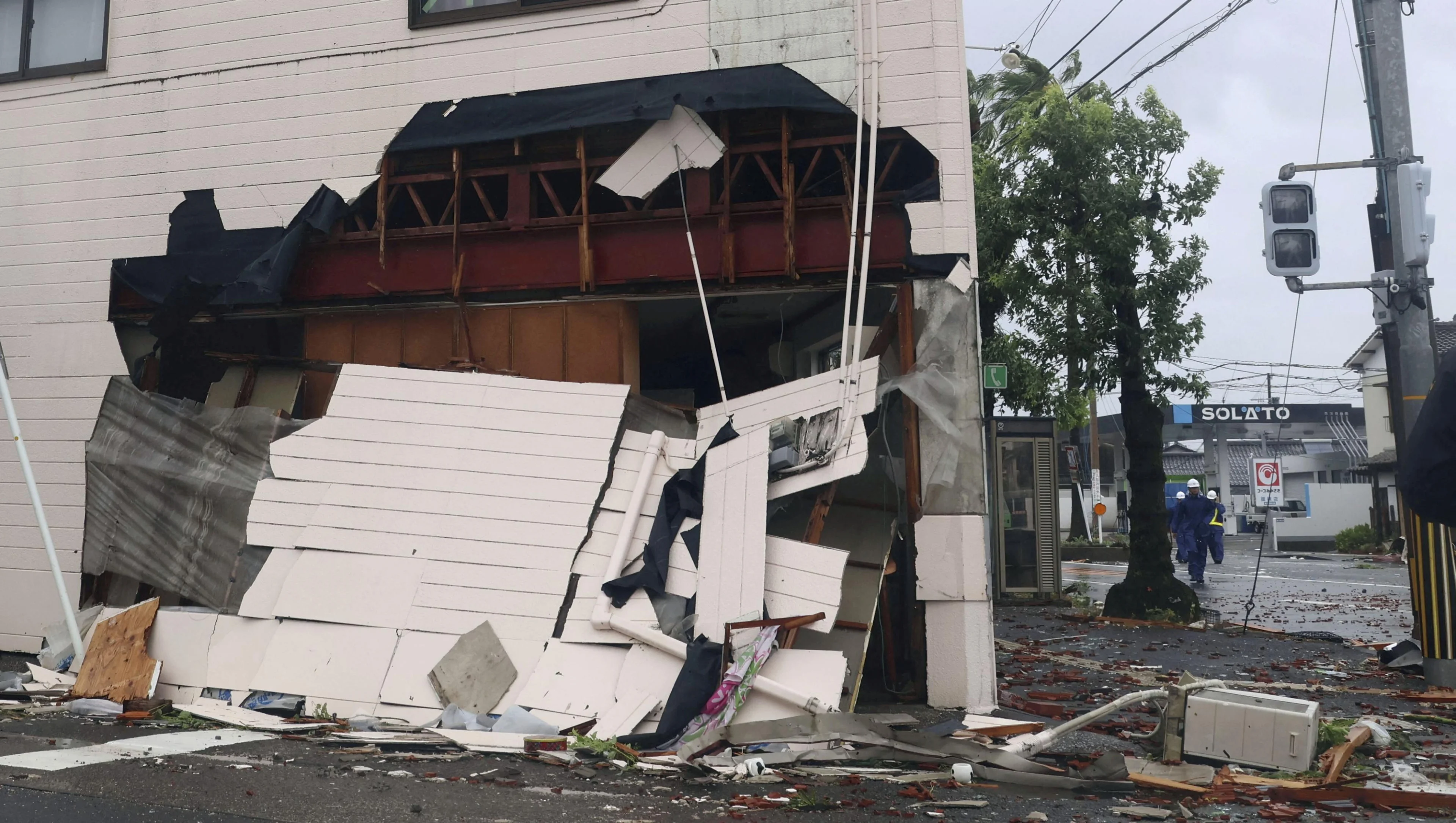 (REUTERS) House damaged by Typhoon Shanshan Japan