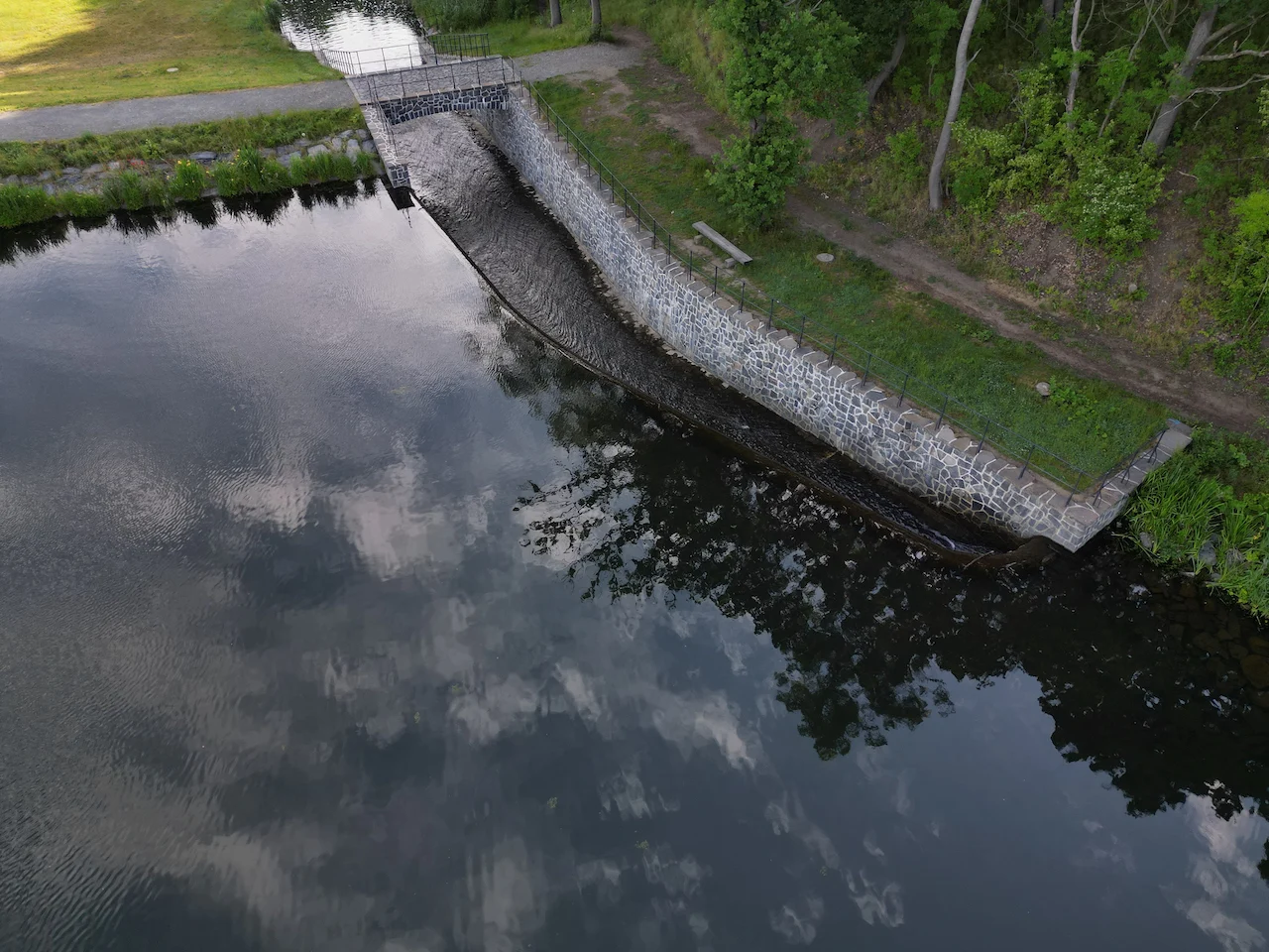 Retaining wall and bridge/Getty Images-1530776575