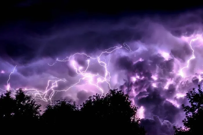 L'orage sec, l'étincelle coupable de feux de forêt