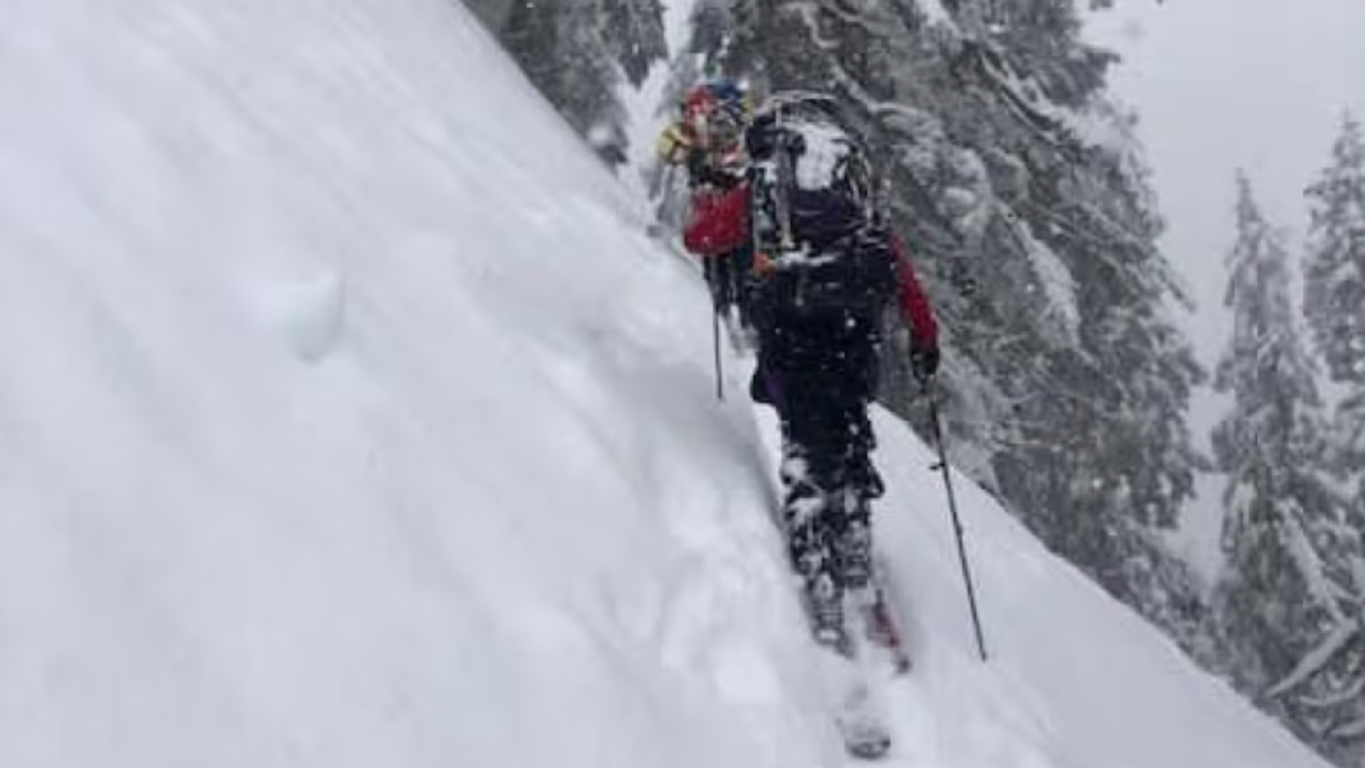 Search teams respond to help rescue 9 skiers in southwest B.C.