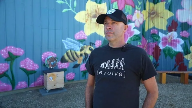 Northern Alberta beekeeper prepares for winter amid honey 'drought'