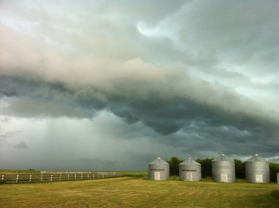 U.S.: From tornadoes to snow, severe risk shifts east