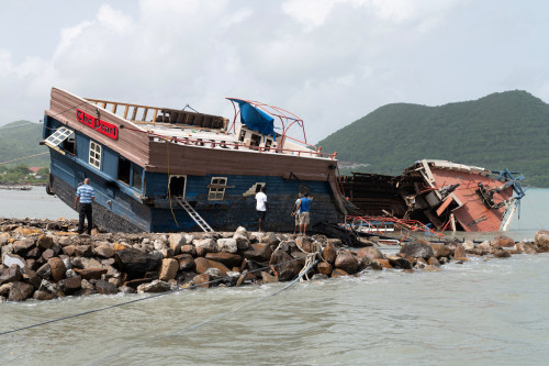 Hurricane Beryl Strikes Jamaica As Death Toll Creeps Up, Destruction ...