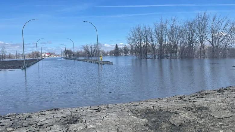 Major Manitoba highway closure a blow to flood-stricken communities