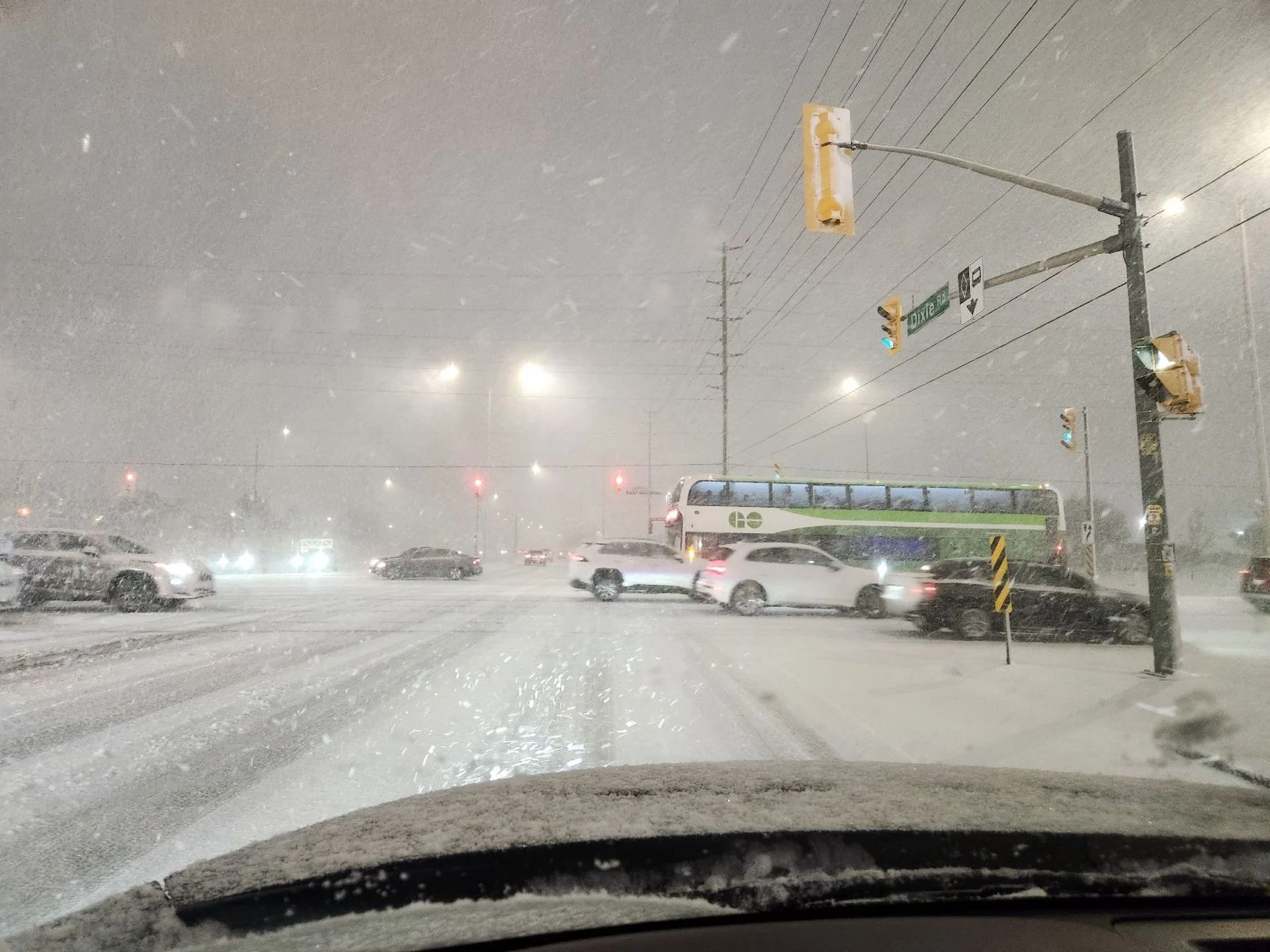 PHOTOS: Wild Ontario winter storm knocks out power, thundersnow reported