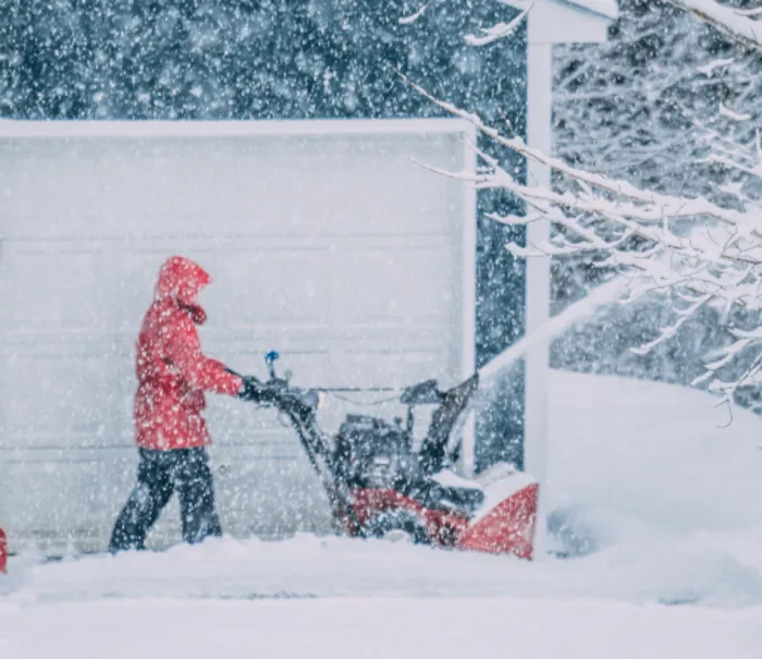 La neige frappe encore dans l'ouest