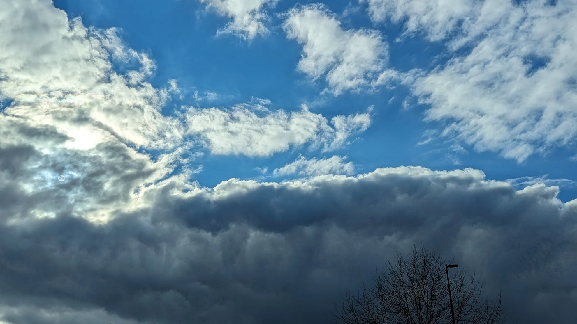 Stormy start to the weekend in Ontario turns to sunny, seasonal end