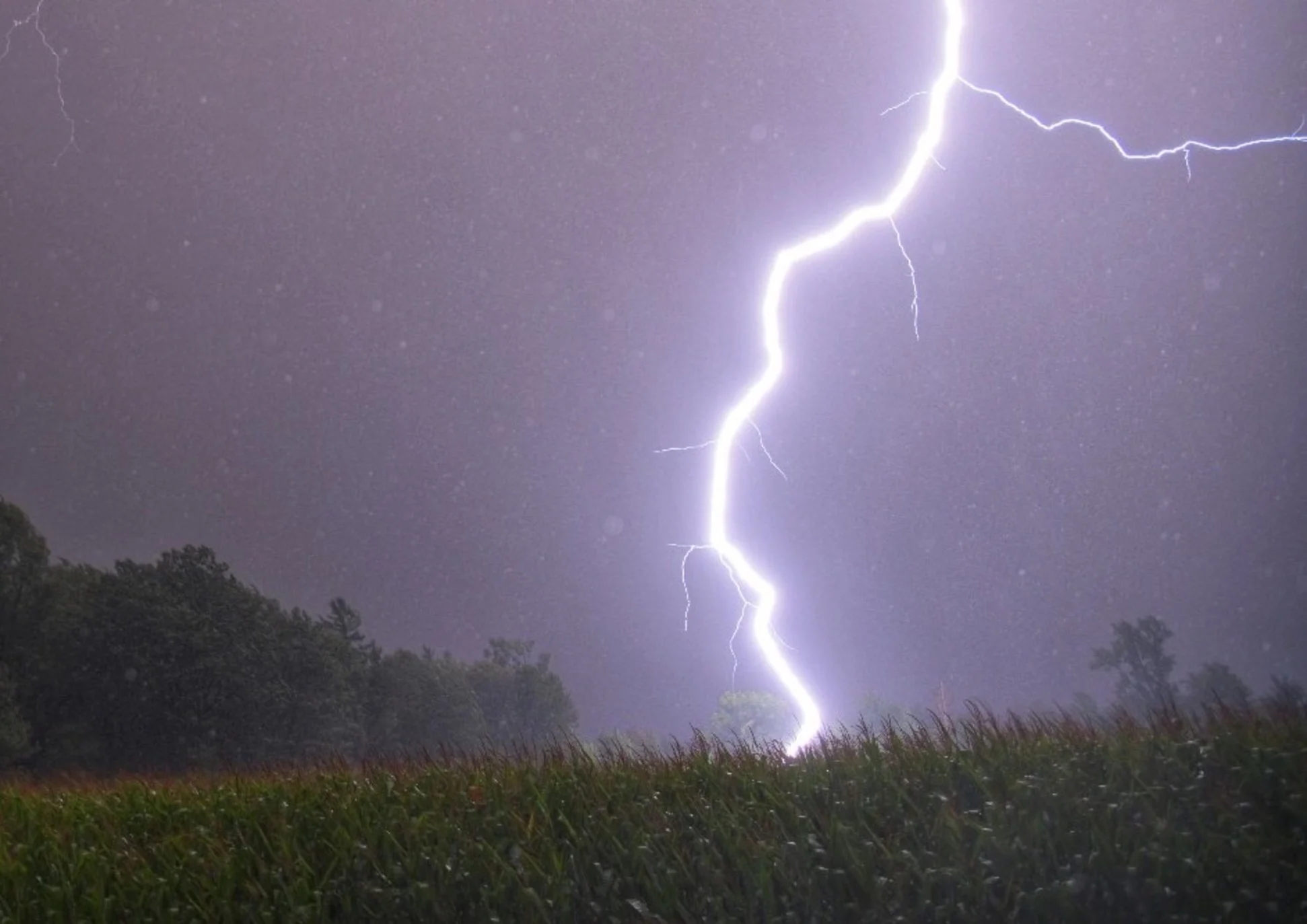 PHOTOS: Abundant lightning as strong storms roll through Ontario