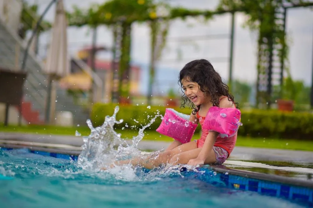 N’attendez pas la dernière minute pour clôturer votre piscine