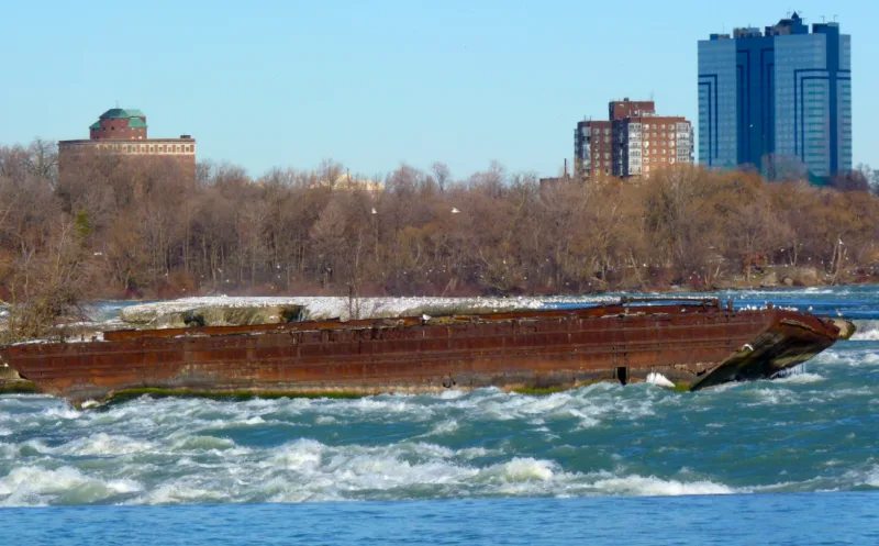 A view of the iron scow from the Niagara River Parkway on December 22, 2009. (Diego Torres Silvestre/ Wikimedia Commons) (CC BY 2.0)