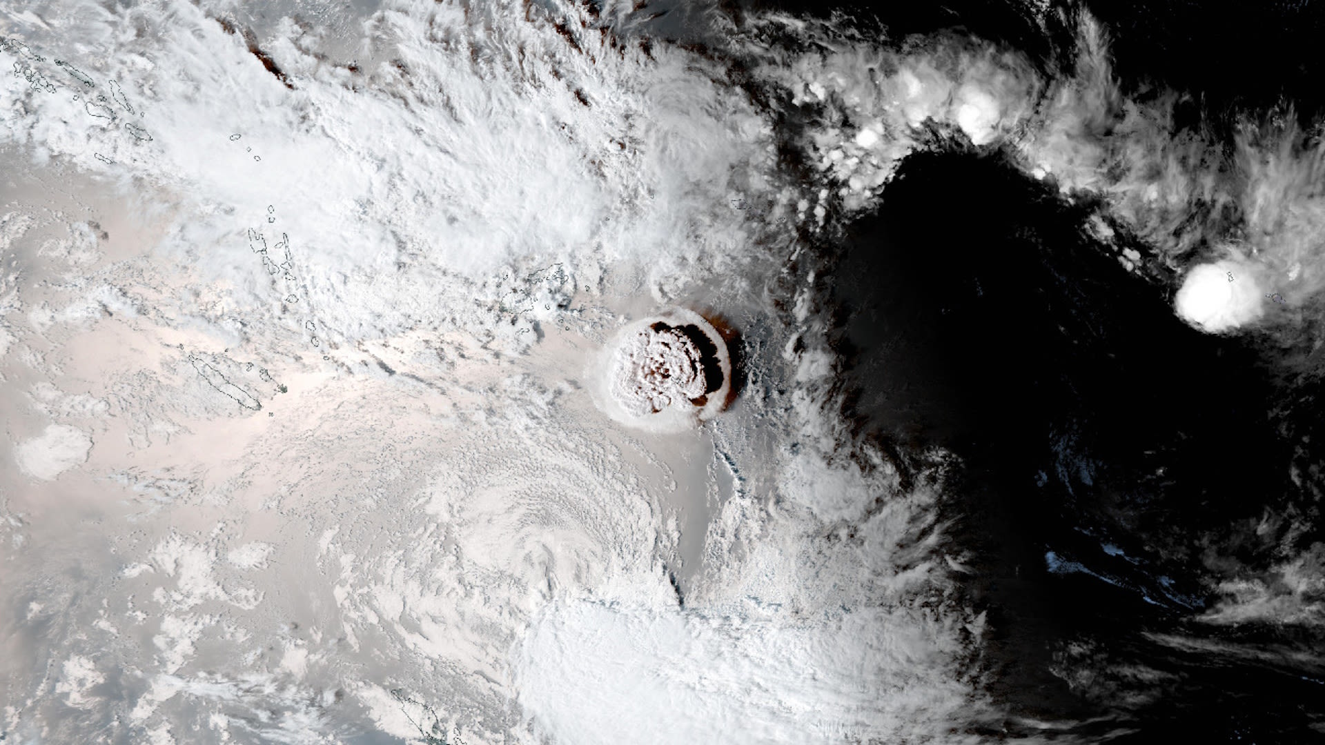 Huge Hunga-Tonga volcanic eruption altered atmosphere, report finds