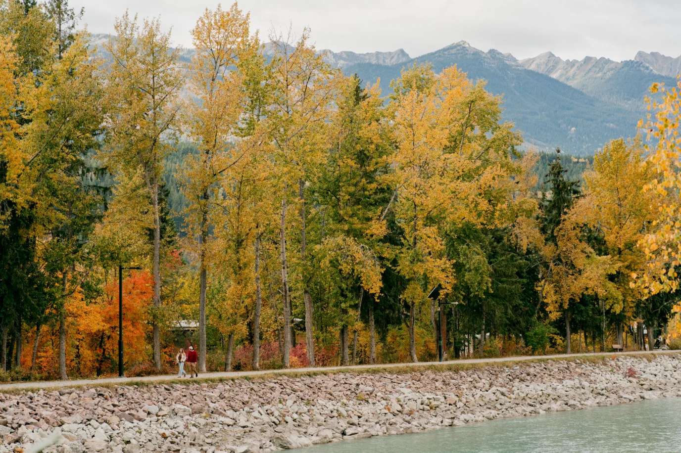 No re-use: Strolling by the river. Photo by: Tige Lussier